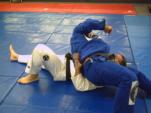 Luiz shows the choke