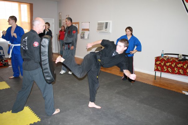 Tony hold that kick pad for Avery while Gina watches