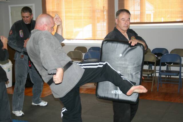 Rus throwing a roundkick